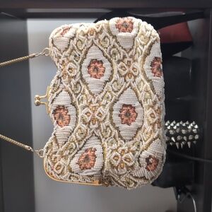 CRAFTING - Elegant Beaded Clutch with Floral Design